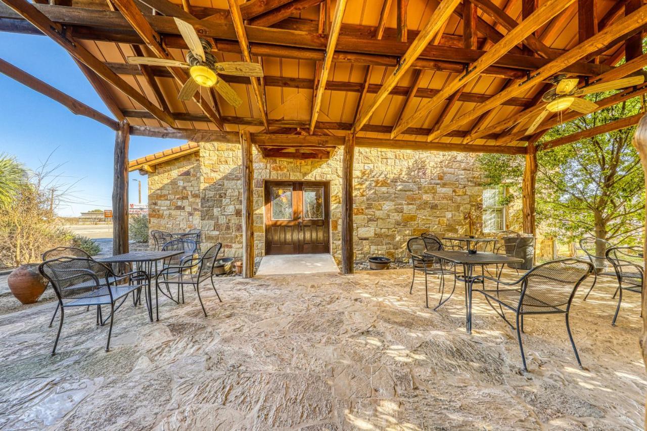 The Pecan @ Mendelbaum Winery Guest Cabins Villa Fredericksburg Eksteriør bilde
